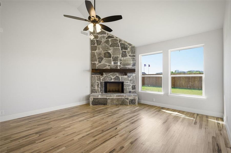 Spacious, unfurnished interior of a new home in Meadow Vista, Anna (Image 27).