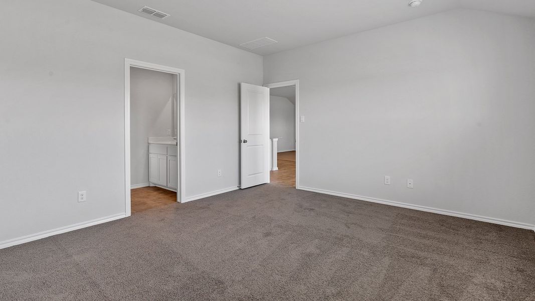Spacious, unfurnished interior of a new home in Sunnycreek, Fort Worth (Image 26).