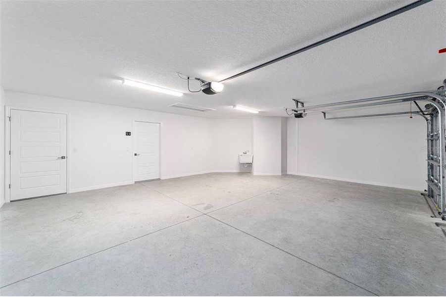 Spacious, unfurnished interior of a new home in , The Villages (Image 23).