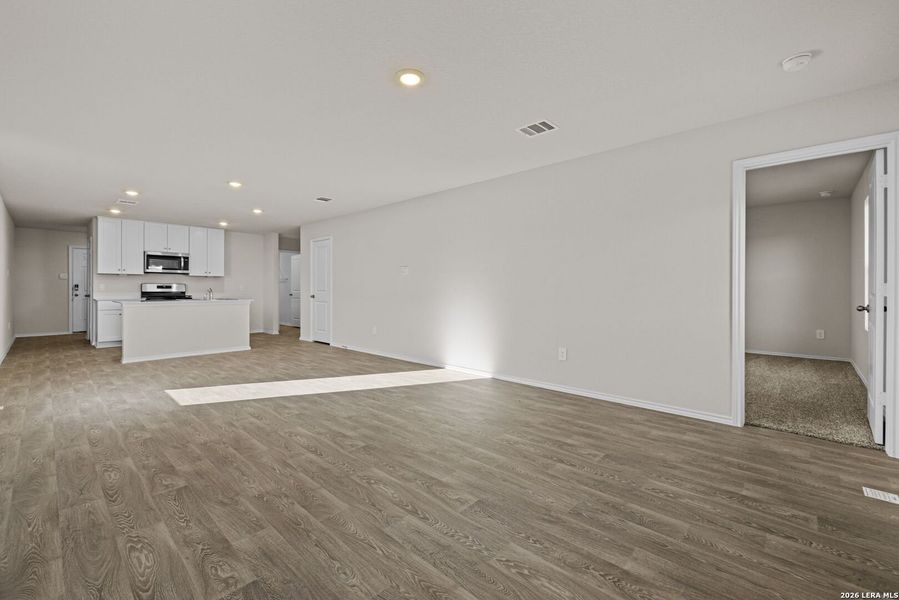Spacious, unfurnished interior of a new home in Navarro Fields, Seguin (Image 15).