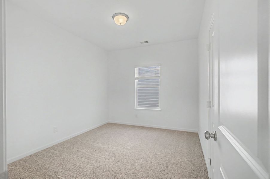 Spacious, unfurnished interior of a new home in The Oaks, Clarksville (Image 23).