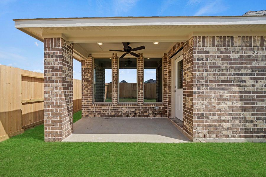 Exterior details and patio area of a home in Candela, Richmond (Image 3).