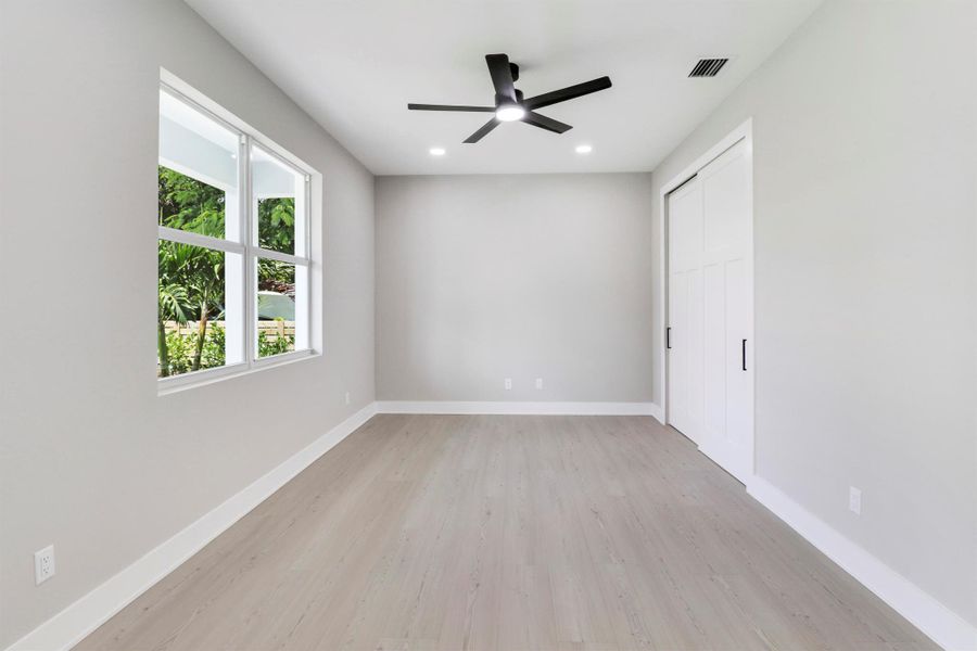 Spacious, unfurnished interior of a new home in , Jensen Beach (Image 43).