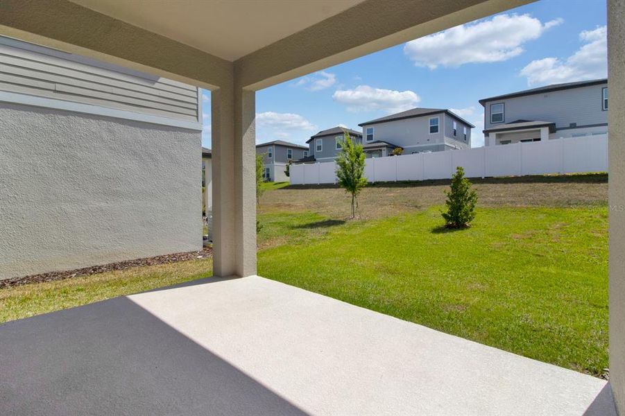Exterior details and patio area of a home in , Clermont (Image 4).