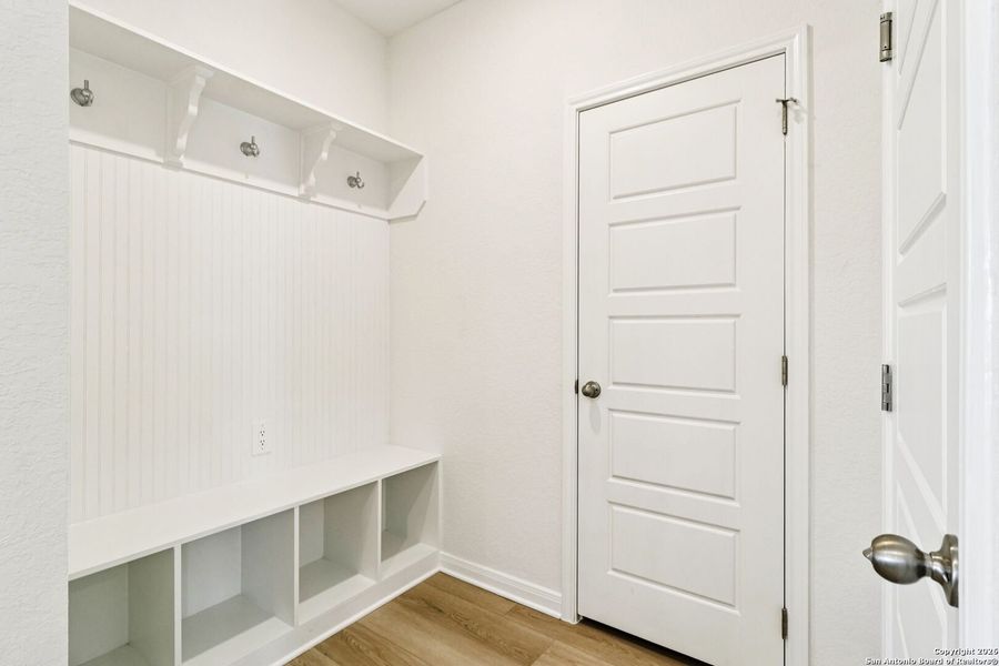 Spacious, unfurnished interior of a new home in Lark Canyon, New Braunfels (Image 23).