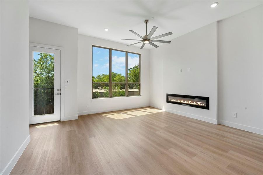 Spacious, unfurnished interior of a new home in , Farmers Branch (Image 18).