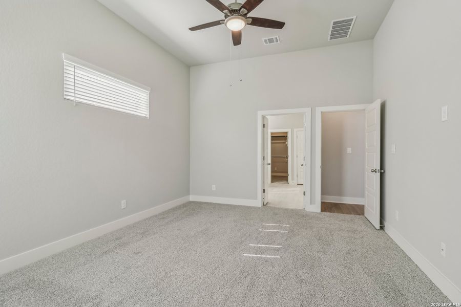 Spacious, unfurnished interior of a new home in Fox Falls, Boerne (Image 24).