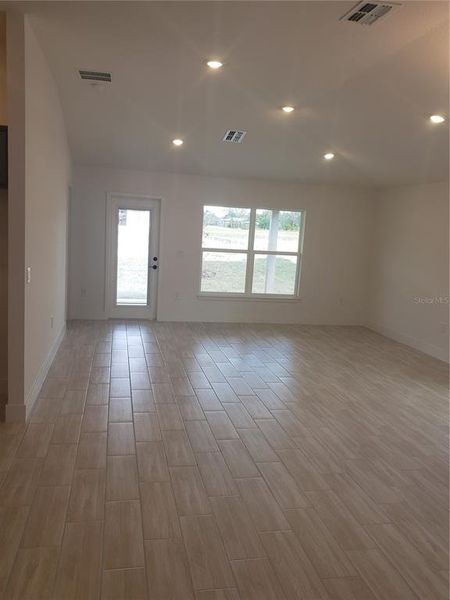 Spacious, unfurnished interior of a new home in Pine Bluff, Spring Hill (Image 8).