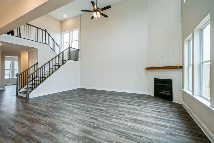 Representative unfurnished interior of a home built from the Warren by UnionMain Homes in Austin Springs, Bethlehem (Image 15).