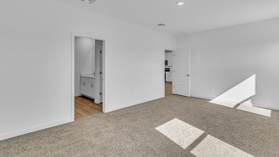 Spacious, unfurnished interior of a new home in The Oasis at Rocking K, Vail (Image 26).