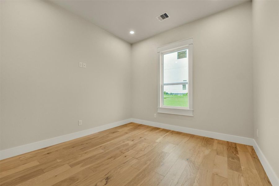 Spacious, unfurnished interior of a new home in , Angleton (Image 22).