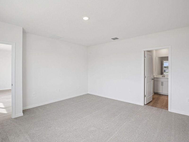 Spacious, unfurnished interior of a new home in Two Rivers - Classic Series, Zephyrhills (Image 11).