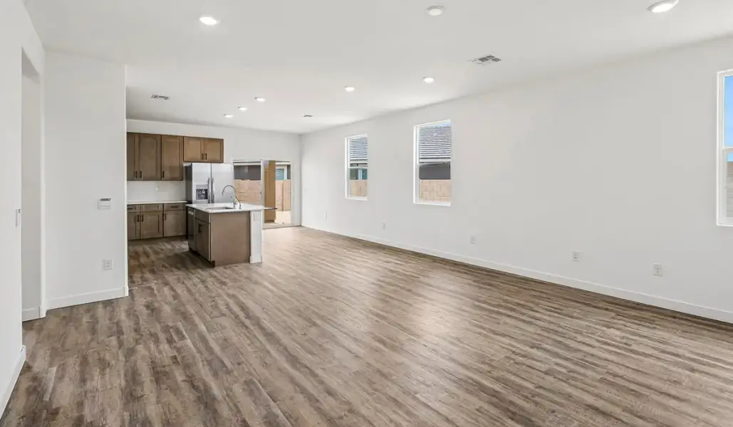 Spacious, unfurnished interior of a new home in Saguaro Bloom, Marana (Image 15).