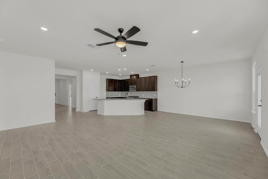 Spacious, unfurnished interior of a new home in Salerno - Classic Collection, Round Rock (Image 27). Spacious, unfurnished interior of a new home in Salerno - Classic Collection, Round Rock (Image 27).