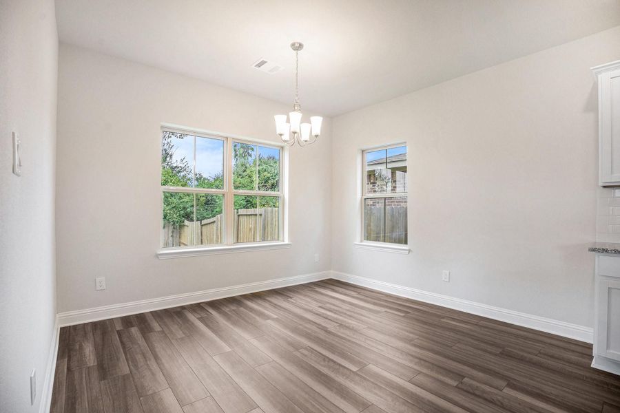 Spacious, unfurnished interior of a new home in Bayou Maison, Dickinson (Image 15).