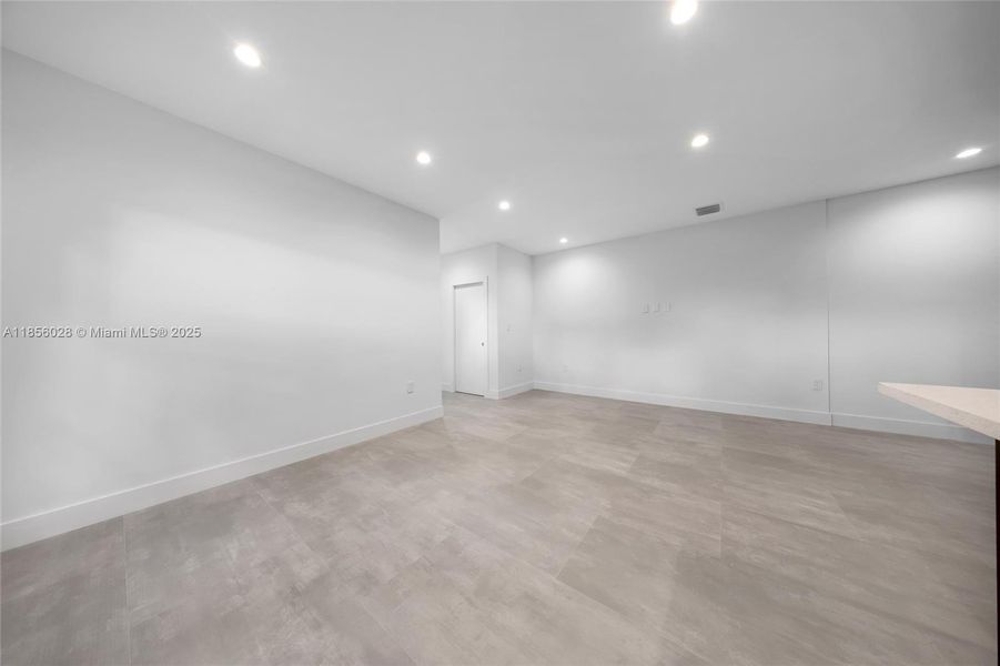Spacious, unfurnished interior of a new home in , Miami (Image 10).