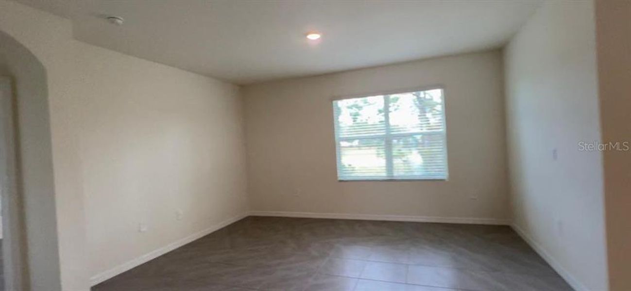 Spacious, unfurnished interior of a new home in Lake Diamond, Ocala (Image 5).