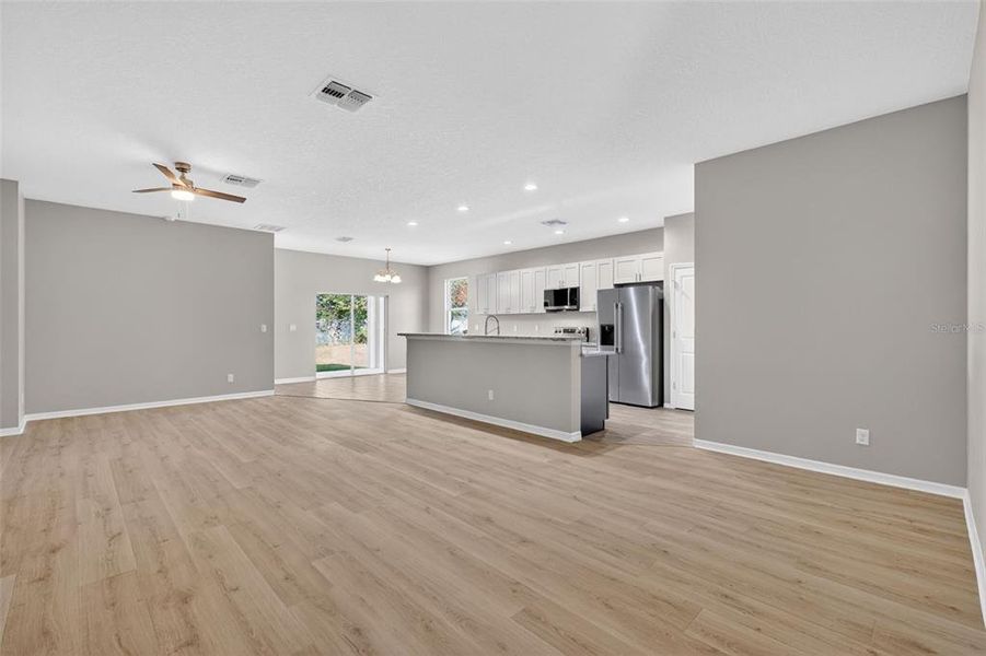 Spacious, unfurnished interior of a new home in , Umatilla (Image 27).