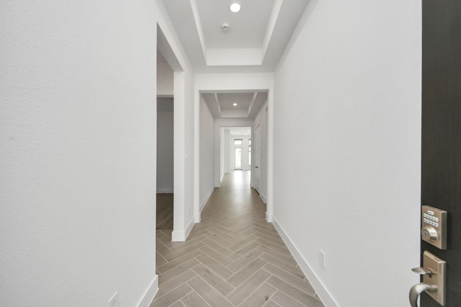 Spacious, unfurnished interior of a new home in Amira: Heritage Collection, Tomball (Image 20).