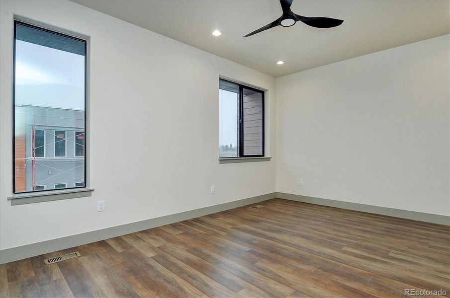 Spacious, unfurnished interior of a new home in , Salida (Image 15).