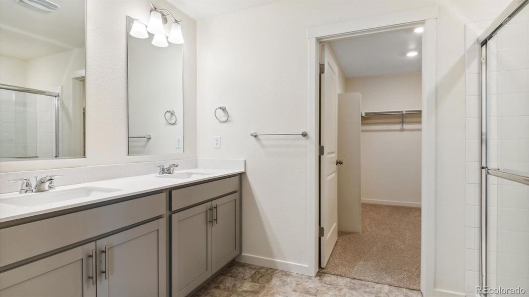 Furnished interior view inside a new home in Settlers Crossing, Commerce City (Image 10). Furnished interior view inside a new home in Settlers Crossing, Commerce City (Image 10).