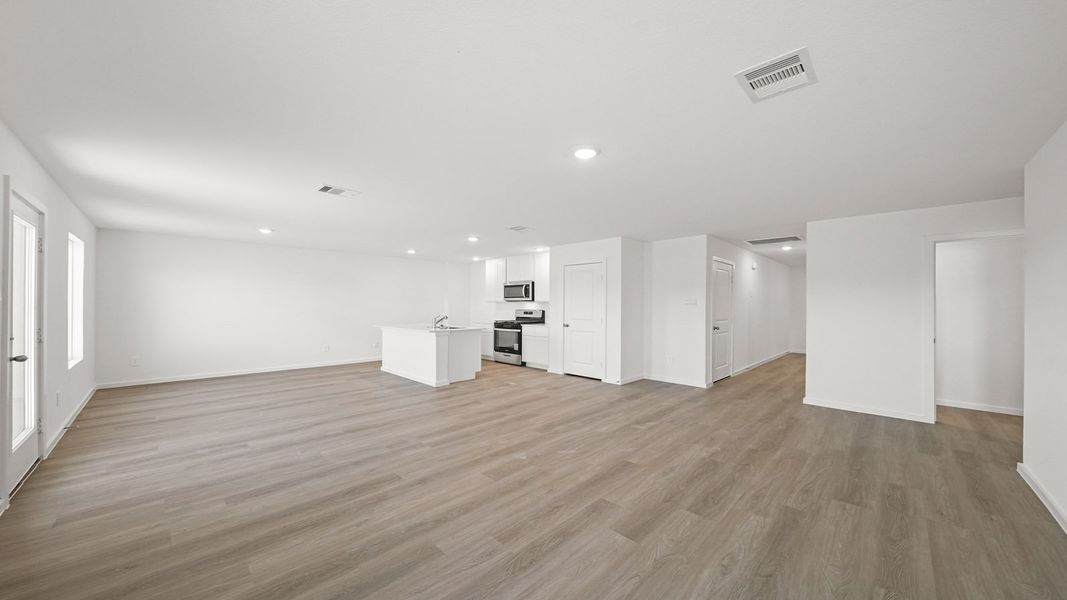 Representative unfurnished interior of a home built from the Callahan by D.R. Horton in Lexington Heights, Willis (Image 14).