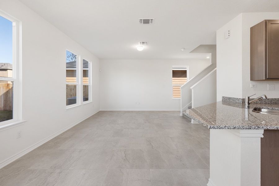 Spacious, unfurnished interior of a new home in Spanish Trails Villas, San Antonio (Image 5).