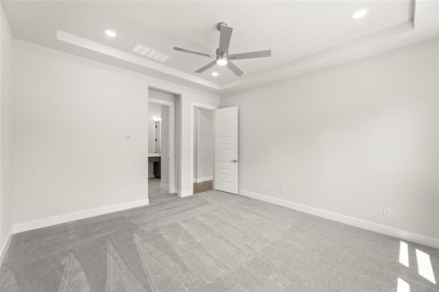 Spacious, unfurnished interior of a new home in The Highlands, Rockwall (Image 19). Spacious, unfurnished interior of a new home in The Highlands, Rockwall (Image 19).