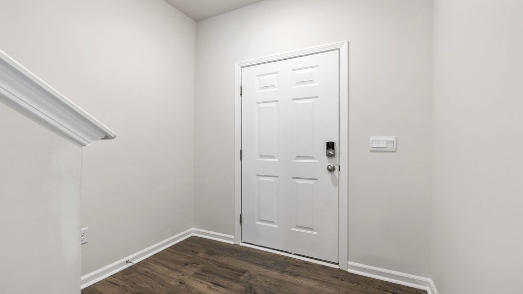 Spacious, unfurnished interior of a new home in Tanglewood Townes, Greenville (Image 12).