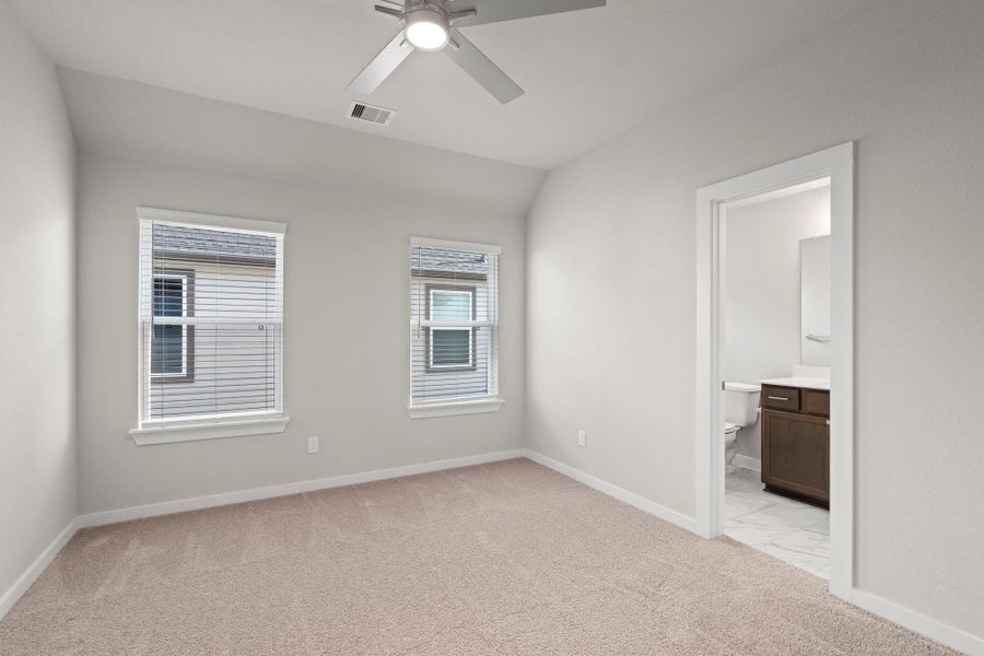 Spacious, unfurnished interior of a new home in Briarwood Crossing, Rosenberg (Image 23).