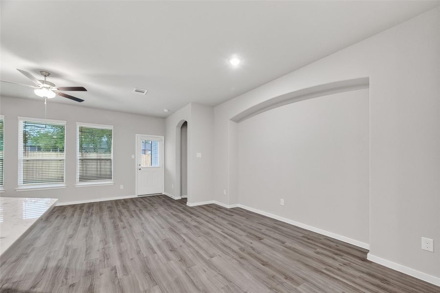 Spacious, unfurnished interior of a new home in Rollingbrook Estates, Baytown (Image 38).