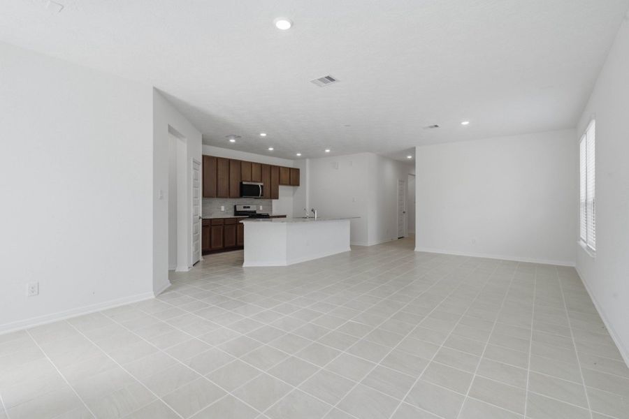 Spacious, unfurnished interior of a new home in Mustang Ridge, Magnolia (Image 12).