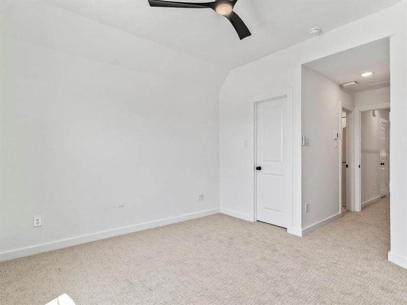 Spacious, unfurnished interior of a new home in , Northlake (Image 24).