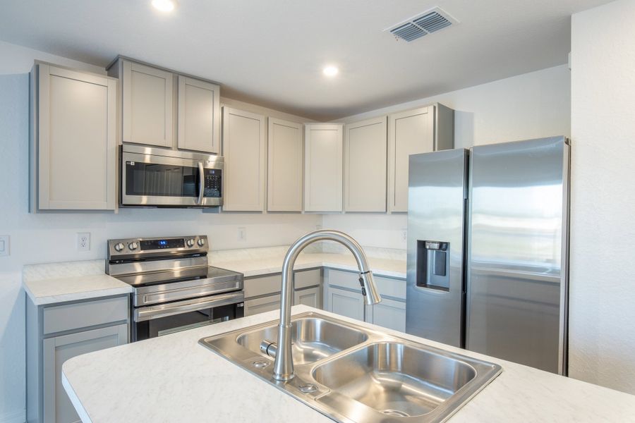 Representative interior finishes for a home built from the Violet by Maronda Homes in Royal Highlands, Brooksville (Image 11).