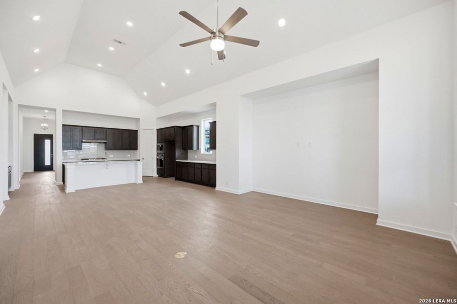 Spacious, unfurnished interior of a new home in Mayfair, New Braunfels (Image 11).