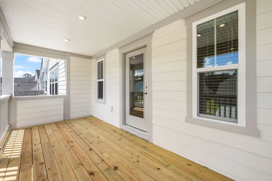 Exterior details and patio area of a home in Waterways, Richmond Hill (Image 37).