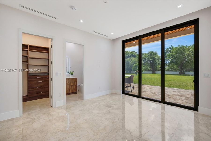Spacious, unfurnished interior of a new home in , Cooper City (Image 19).