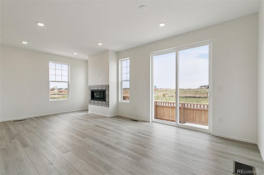 Spacious, unfurnished interior of a new home in Painted Prairie Villas, Aurora (Image 4).