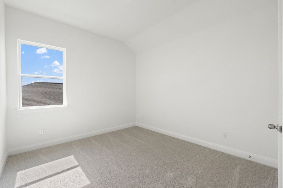 Spacious, unfurnished interior of a new home in Persimmon, Buda (Image 23).