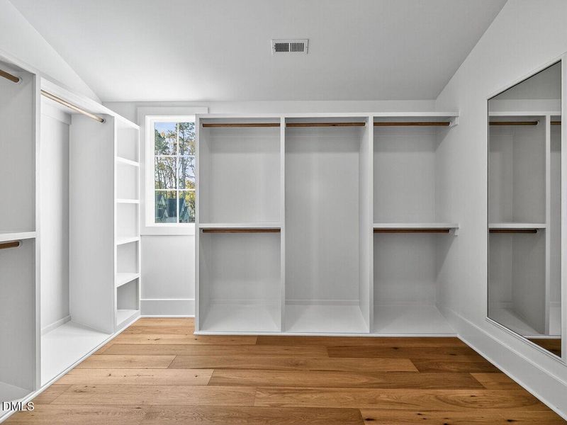 029-1280x960-closet 029-1280x960-closet