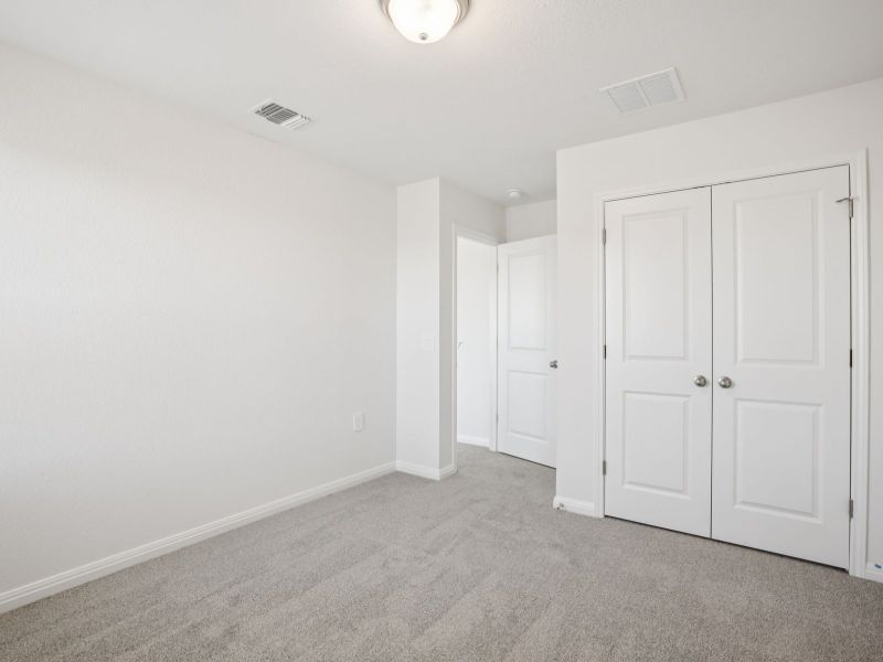 Spacious, unfurnished interior of a new home in Lexington Parke, Del Valle (Image 14).