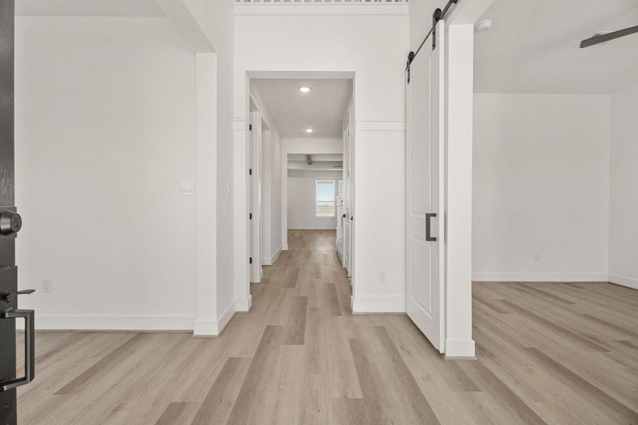 Welcoming entry with high ceilings and gorgeous flooring! Welcoming entry with high ceilings and gorgeous flooring!