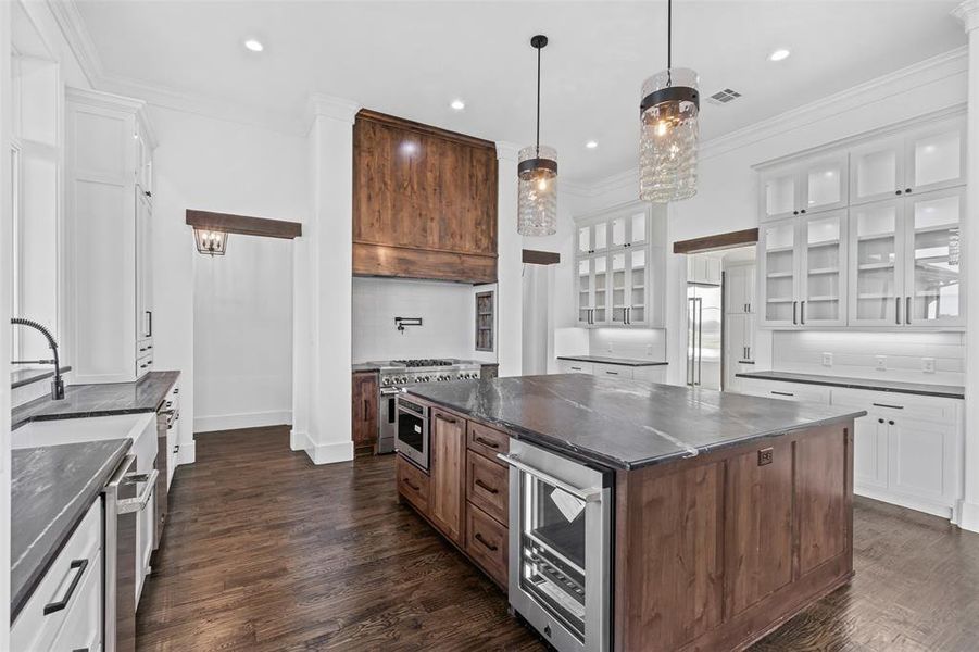Furnished interior view inside a new home in , Granbury (Image 9).