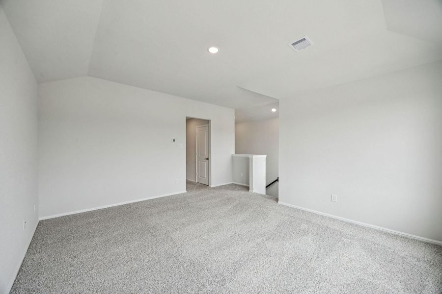 Spacious, unfurnished interior of a new home in Saint Tropez, Huffman (Image 14).