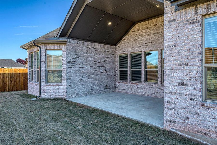 Exterior details and patio area of a home in Estates At Baker Park, Sherman (Image 20).