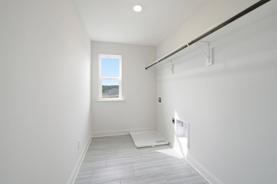 Spacious, unfurnished interior of a new home in McCain's Station, Gallatin (Image 38).