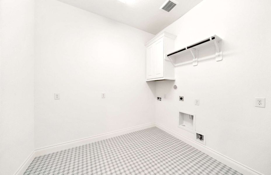 Spacious, unfurnished interior of a new home in Bridgeland 60′, Cypress (Image 24).