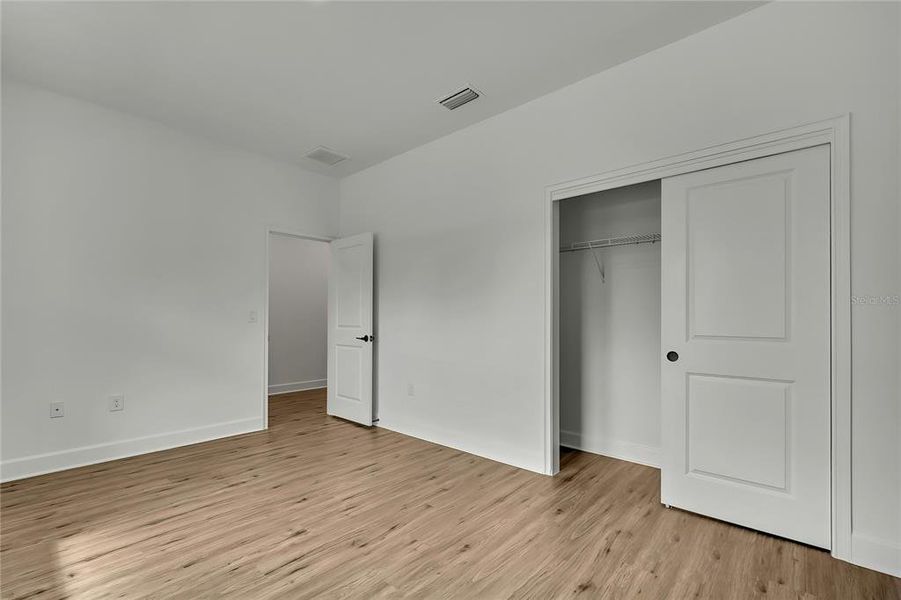 Spacious, unfurnished interior of a new home in , Weeki Wachee (Image 30).