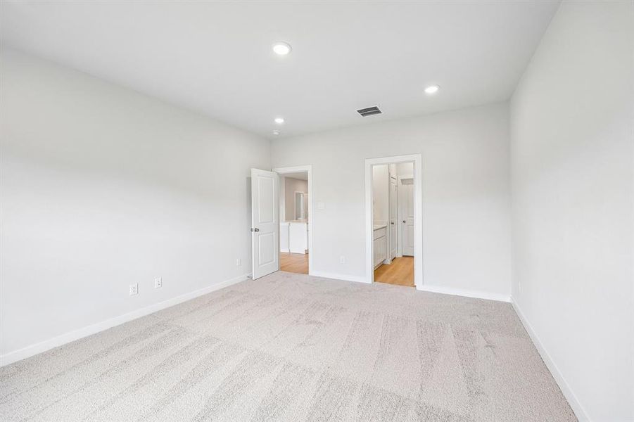 Spacious, unfurnished interior of a new home in Overland Grove, Forney (Image 16).