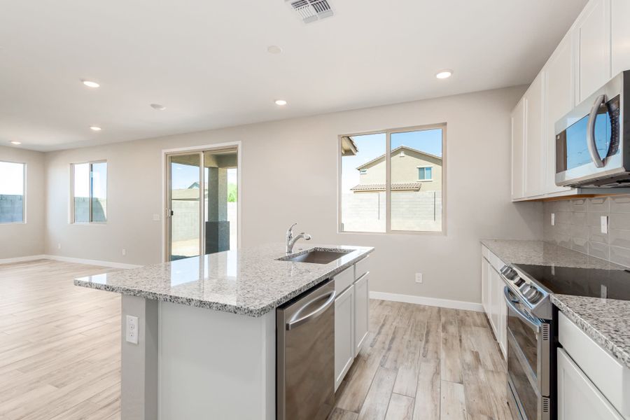 Lot 60 | Kitchen | Antelope | Bentridge – Canyon Series | Buckeye, AZ | Landsea Homes